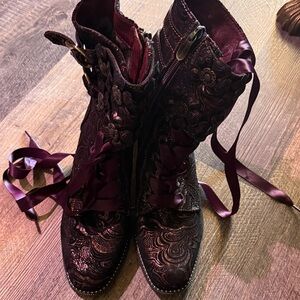 Elegant Black and Purple Women's Boots. LARTISTE